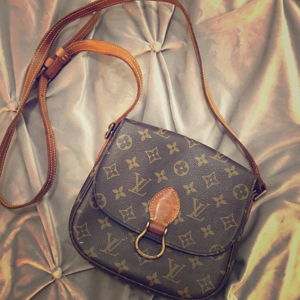 🔴 SOLD 🔴Louis Vuitton St. Cloud Crossbody